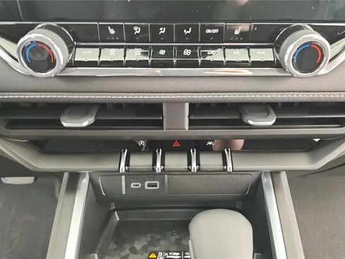 New 2026 Chevrolet Colorado LT w/ LT Convenience Package AWD/4WD image 32