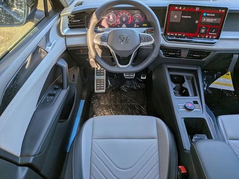 New 2026 Volkswagen Tiguan SE R-Line image 17