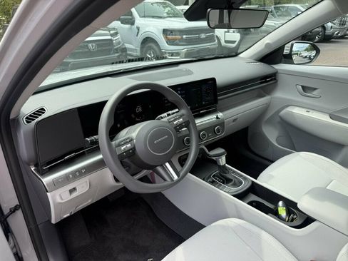 Used 2026 Hyundai Kona SE FWD image 3