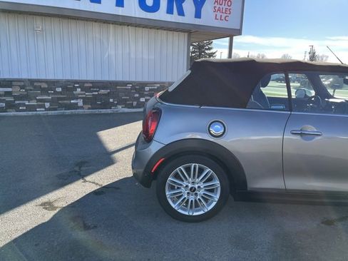 Used 2019 MINI Cooper S w/ Premium Package image 15