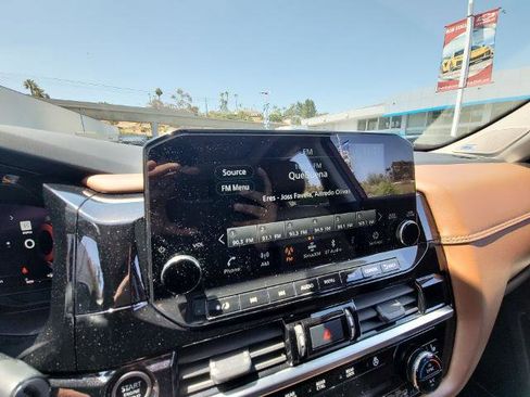 Used 2022 Nissan Pathfinder Platinum FWD image 13