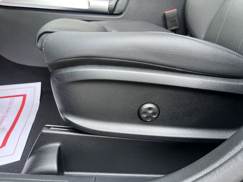 Certified 2025 Mercedes-Benz GLB 250 4MATIC image 13