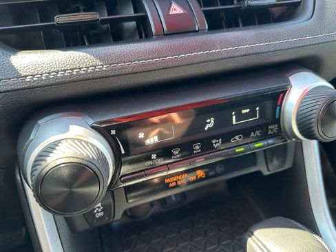 Used 2020 Toyota RAV4 LE image 27