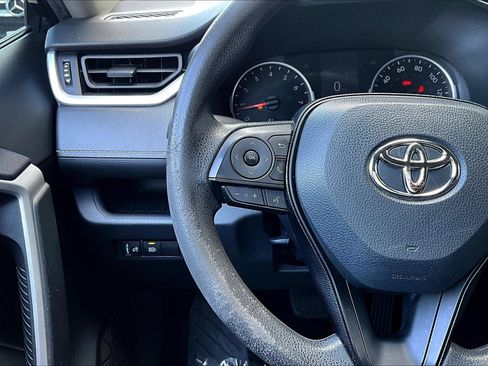 Used 2021 Toyota RAV4 LE FWD image 10