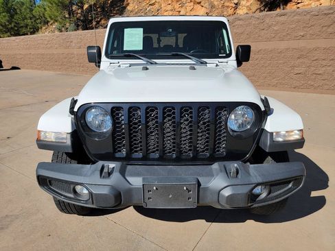 Used 2022 Jeep Gladiator Sport AWD/4WD image 2