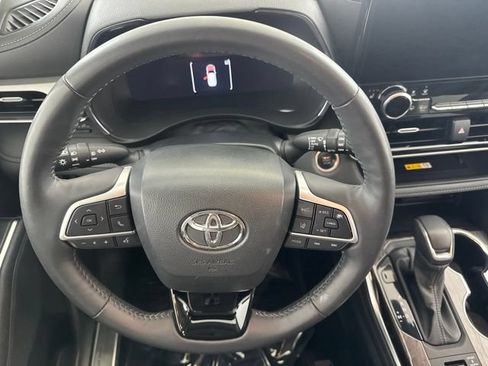 Used 2024 Toyota Highlander Platinum AWD/4WD image 23