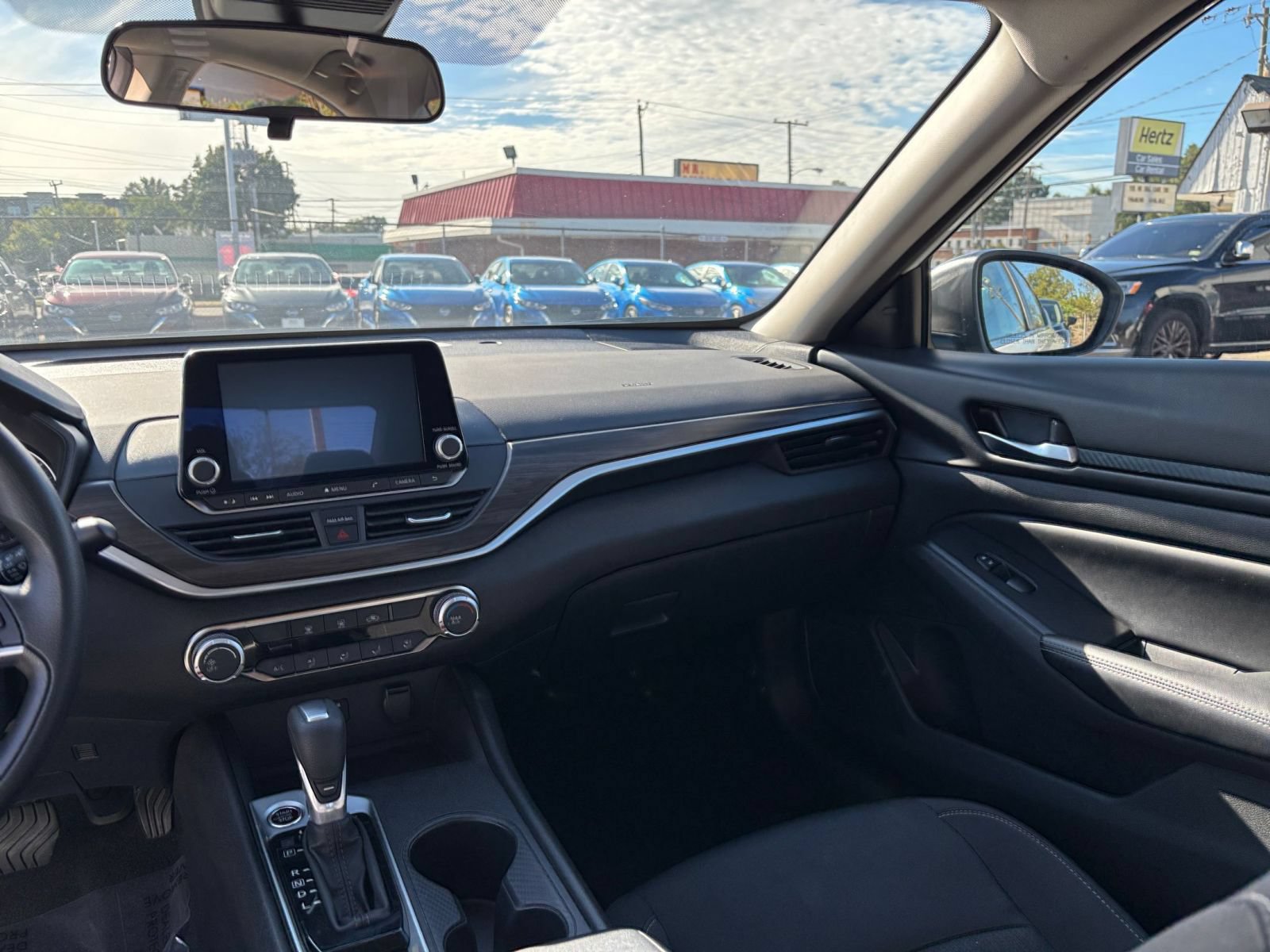 Used 2025 Nissan Altima 2.5 SV FWD image 35