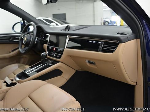 Used 2023 Porsche Macan image 16