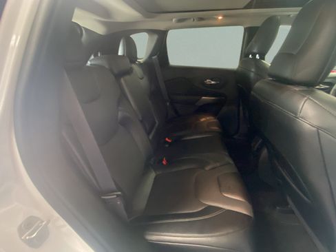 Used 2022 Jeep Cherokee Limited AWD/4WD image 21