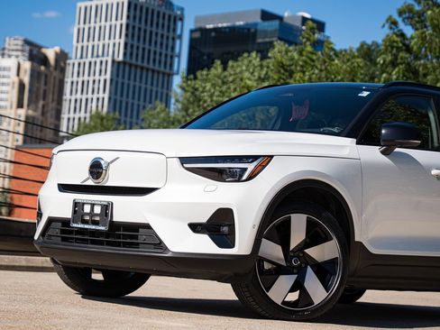 Certified 2023 Volvo XC40 Recharge Ultimate AWD/4WD image 2