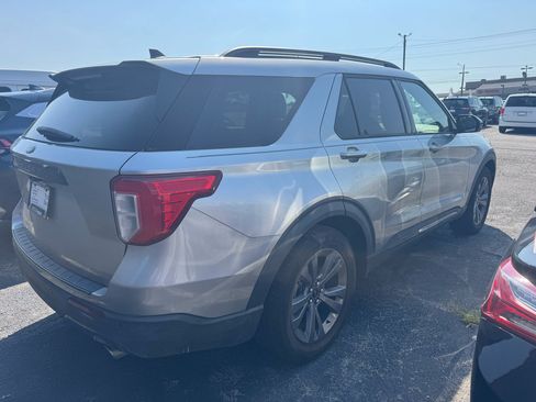 Used 2022 Ford Explorer XLT w/ Equipment Group 202A RWD image 2