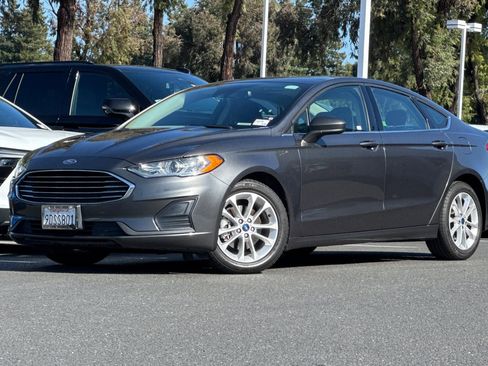 Used 2020 Ford Fusion SE FWD image 9