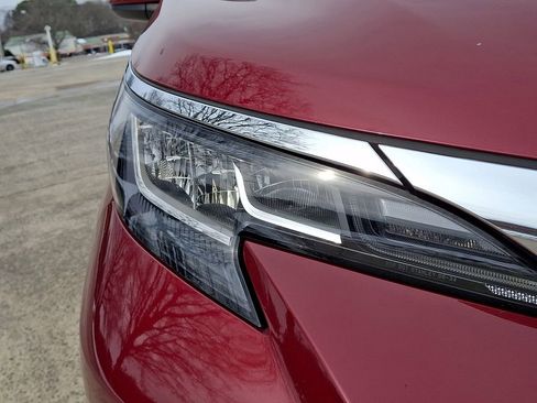 Used 2023 Toyota Sienna XLE image 9