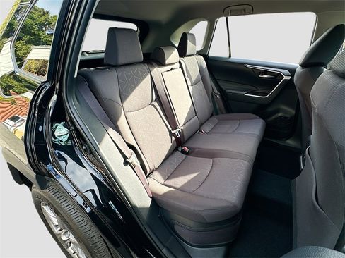 Used 2025 Toyota RAV4 XLE image 24