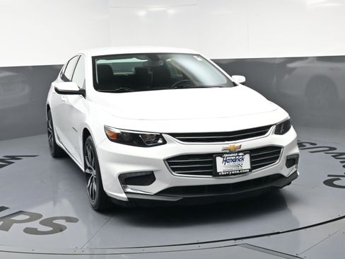 Used 2017 Chevrolet Malibu LT w/ Leather Package FWD image 3