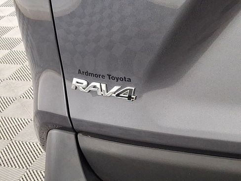 Used 2021 Toyota RAV4 LE AWD/4WD image 15
