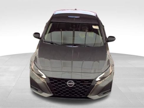 Used 2025 Nissan Altima 2.5 SR AWD/4WD image 3