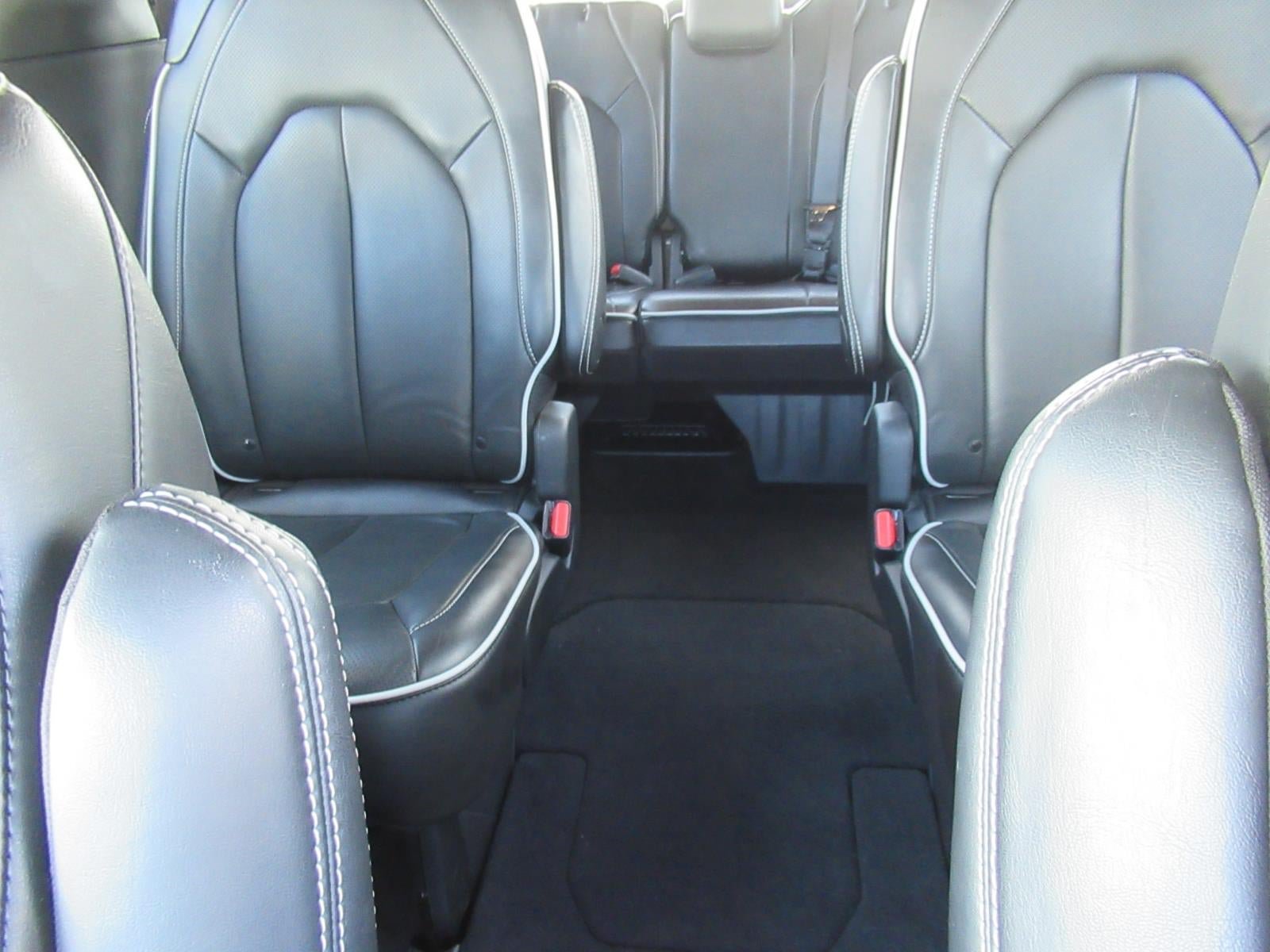 Used 2026 Chrysler Pacifica Limited FWD image 37