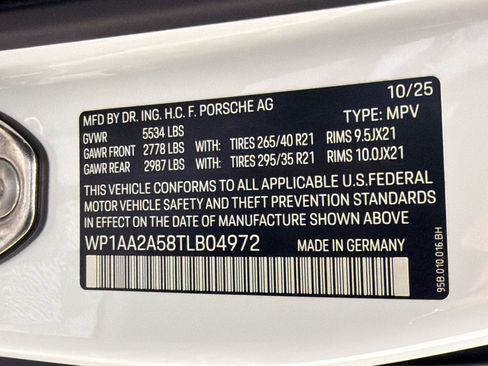 Certified 2026 Porsche Macan AWD/4WD image 25