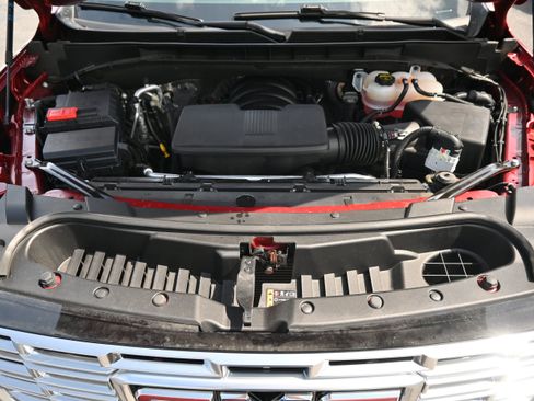 Used 2025 GMC Yukon Denali w/ Sun & Power Step Package AWD/4WD image 36