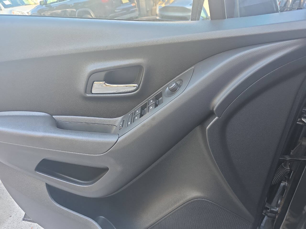 Used 2017 Chevrolet Trax LT w/ LT Convenience Package FWD image 10
