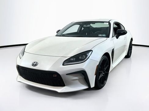 Used 2024 Toyota GR86 Premium RWD image 3