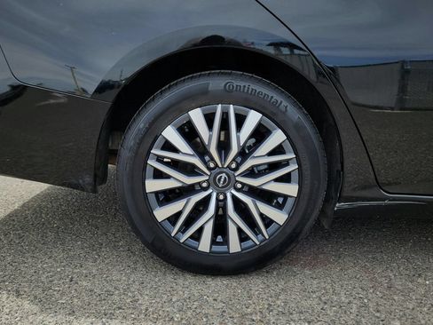 Used 2025 Nissan Altima 2.5 SV FWD image 9