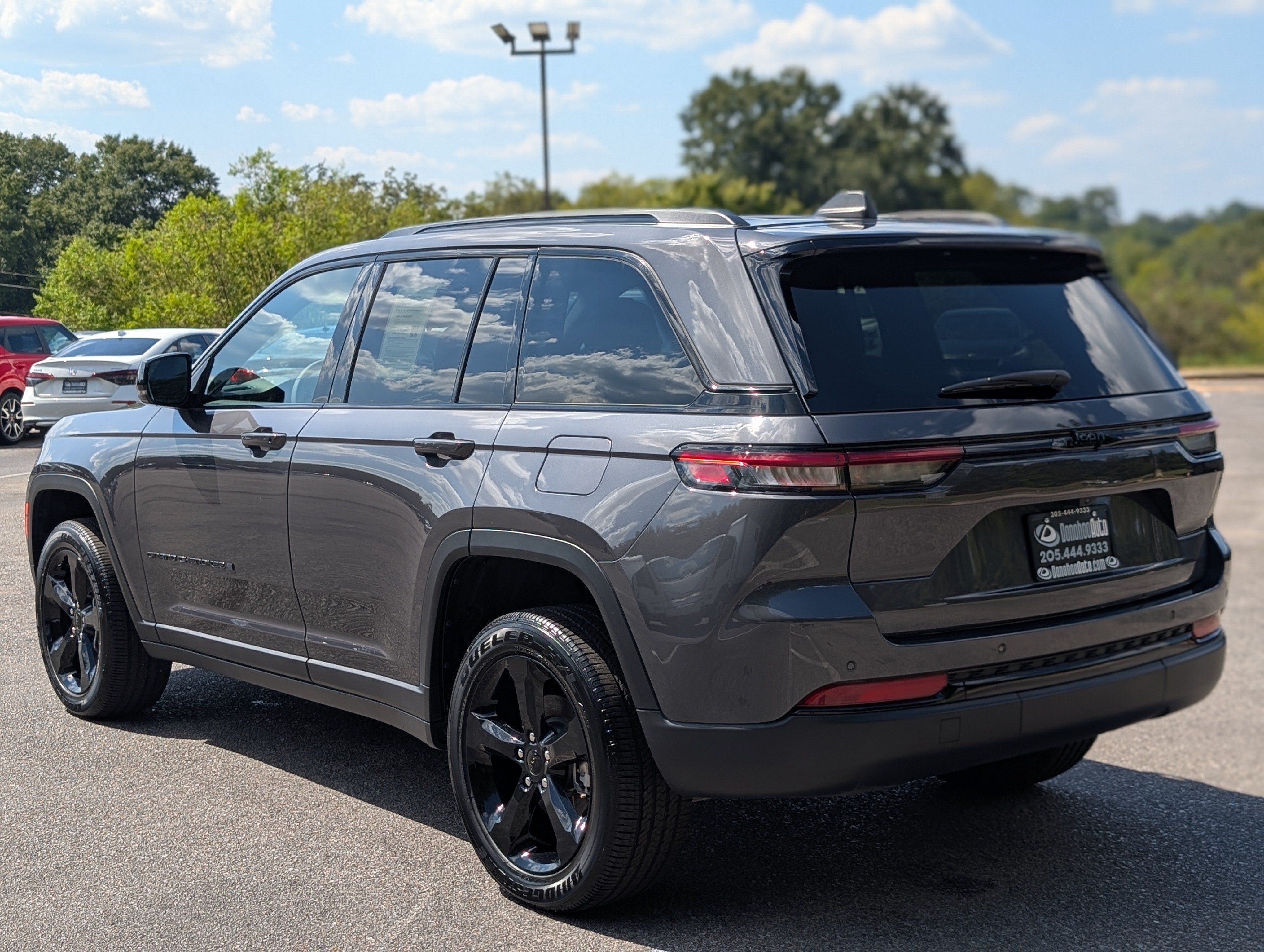 Used 2024 Jeep Grand Cherokee Altitude RWD image 7