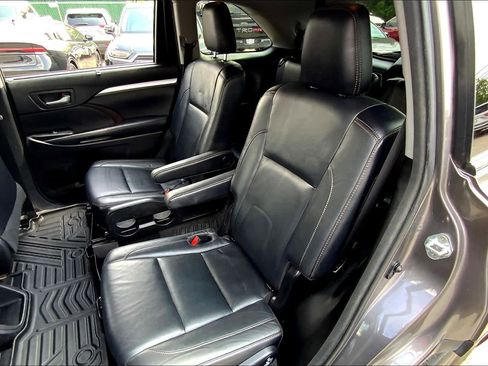 Used 2017 Toyota Highlander XLE image 20