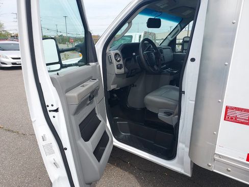 Used 2022 Ford E-450 and Econoline 450 Super Duty w/ Power Windows & Locks Group image 14