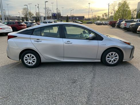 Used 2021 Toyota Prius LE image 8
