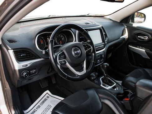 Used 2018 Jeep Cherokee Trailhawk AWD/4WD image 8