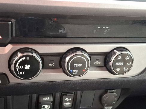 Certified 2018 Toyota Tacoma SR5 image 18