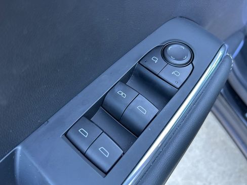 Used 2025 GMC Acadia Elevation image 18