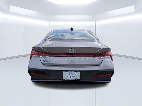 Certified 2026 Hyundai Elantra SE FWD image 5