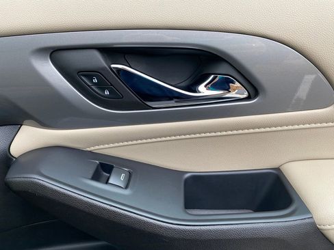 Used 2022 Chevrolet Traverse LS image 10