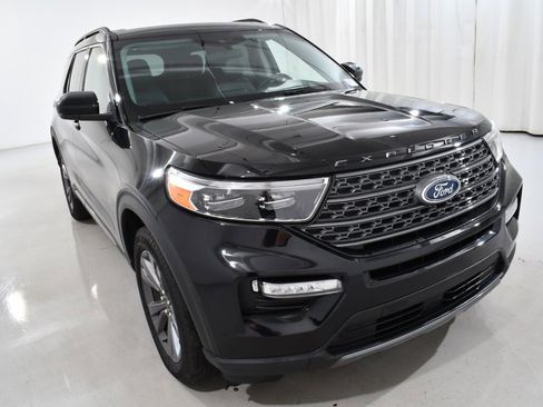 Used 2023 Ford Explorer XLT w/ Equipment Group 202A image 4