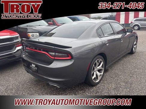Used 2017 Dodge Charger SE image 5