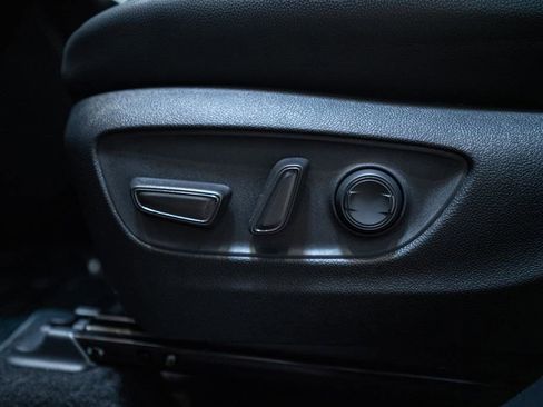 Used 2023 Toyota Highlander XLE AWD/4WD image 22