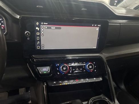 Used 2022 GMC Sierra 1500 AT4 w/ Technology Package AWD/4WD image 23