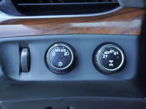 Used 2019 Cadillac Escalade ESV Premium Luxury image 25