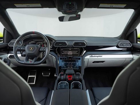 Used 2023 Lamborghini Urus S image 4