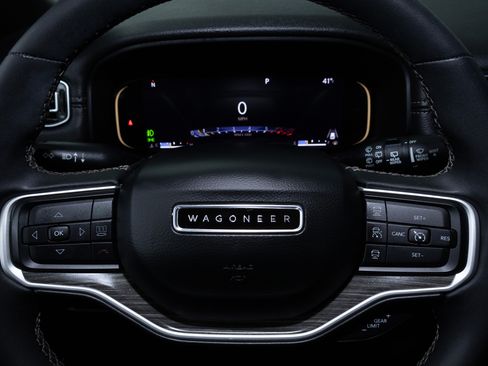 Used 2023 Jeep Wagoneer Series II AWD/4WD image 18