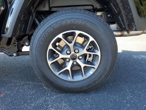 New 2025 Jeep Gladiator Sport image 11