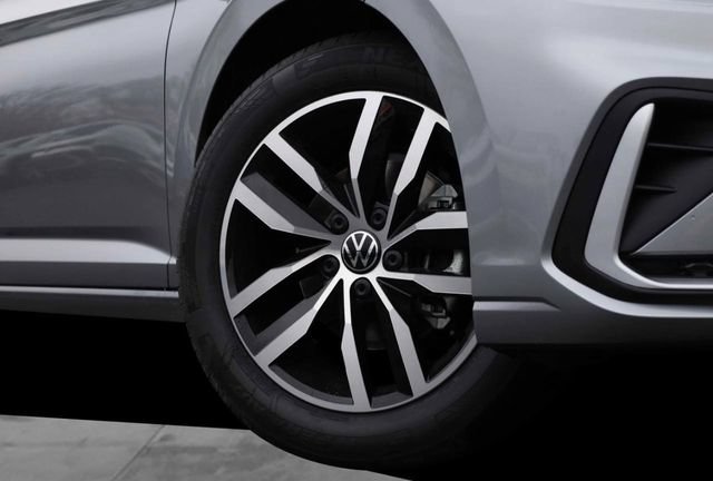 New 2026 Volkswagen Jetta SE FWD image 3