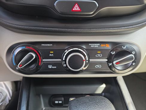 Used 2023 Kia Soul LX FWD image 30