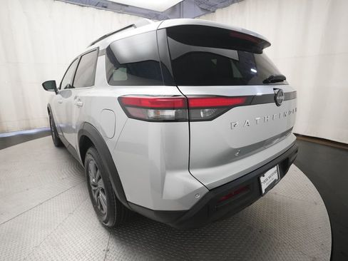 Used 2024 Nissan Pathfinder SV AWD/4WD image 34