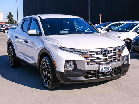 Used 2023 Hyundai Santa Cruz SE AWD/4WD image 3