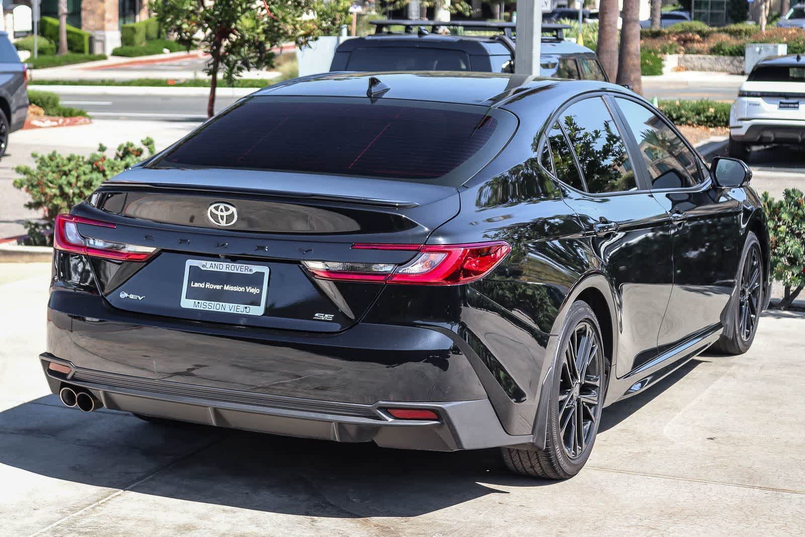 Used 2025 Toyota Camry SE FWD image 5