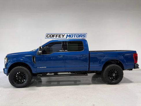 Used 2022 Ford F250 Lariat w/ Black Appearance Package AWD/4WD image 3